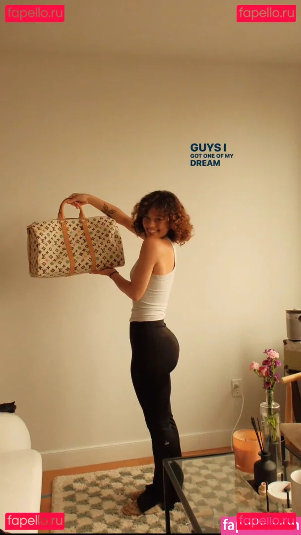 clara.west Onlyfans Photo Gallery 