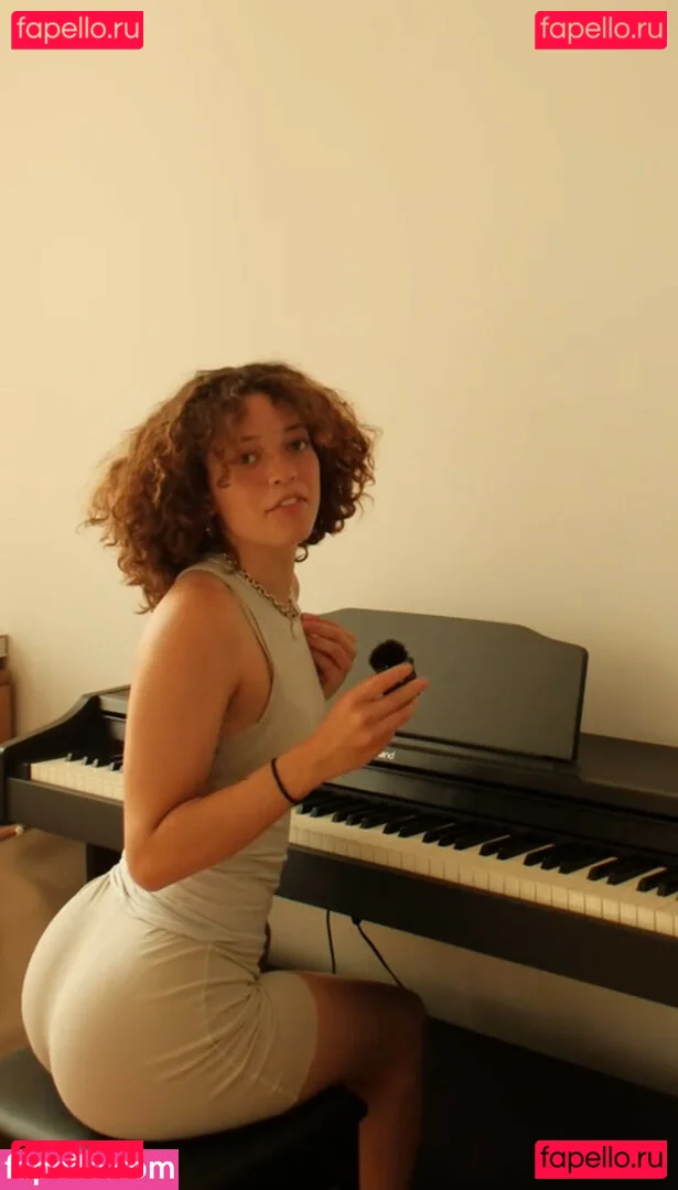 clara.west Onlyfans Photo Gallery 