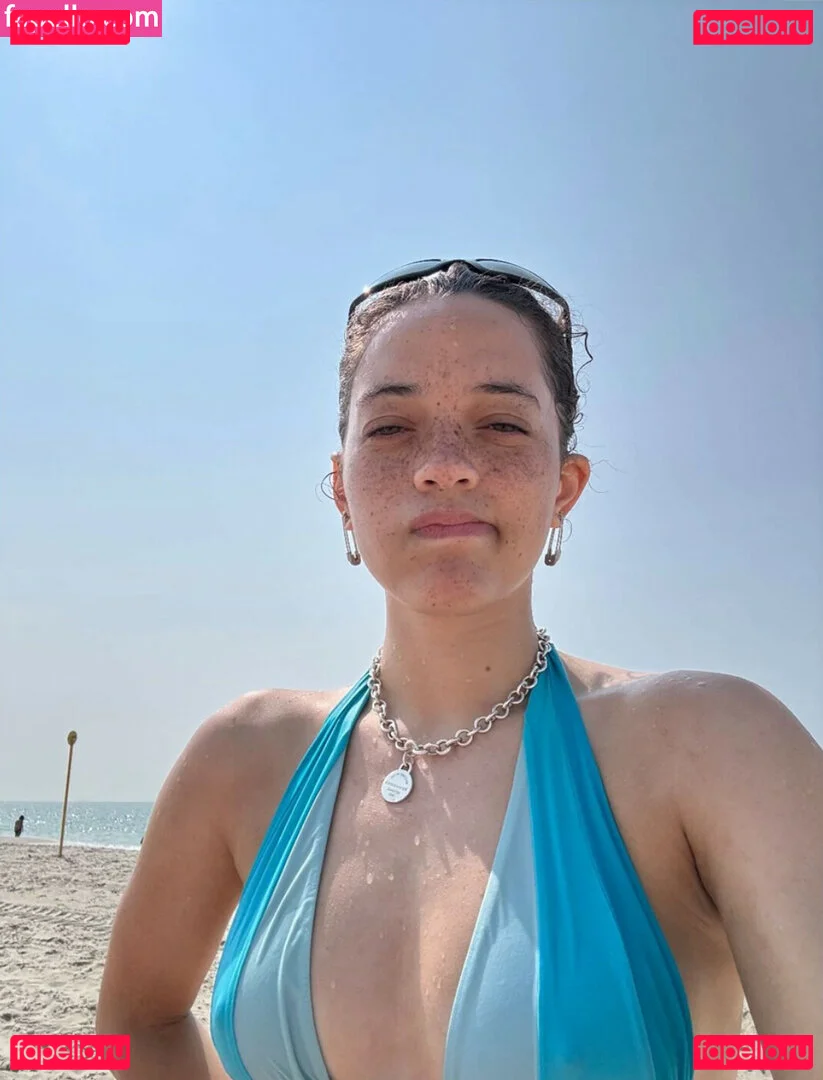 clara.west Onlyfans Photo Gallery 