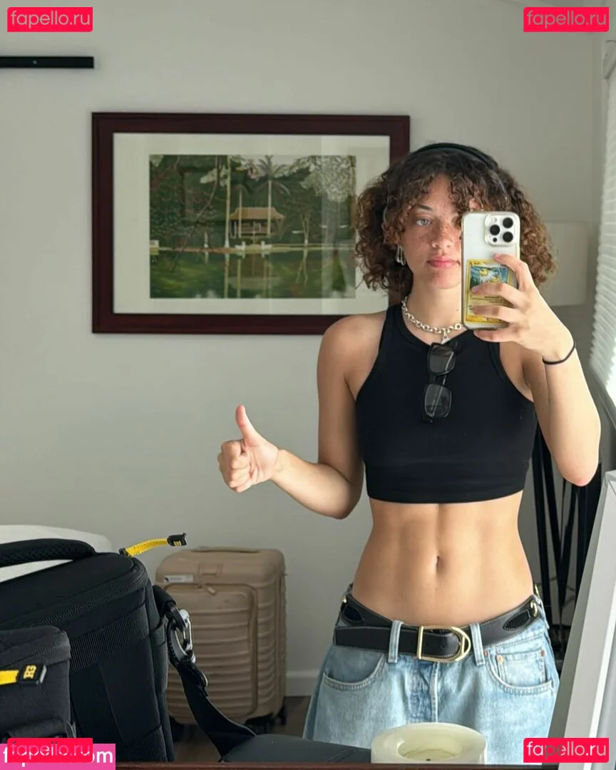 clara.west Onlyfans Photo Gallery 