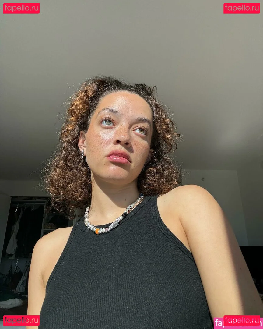 clara.west Onlyfans Photo Gallery 