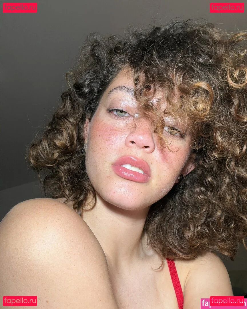 clara.west Onlyfans Photo Gallery 