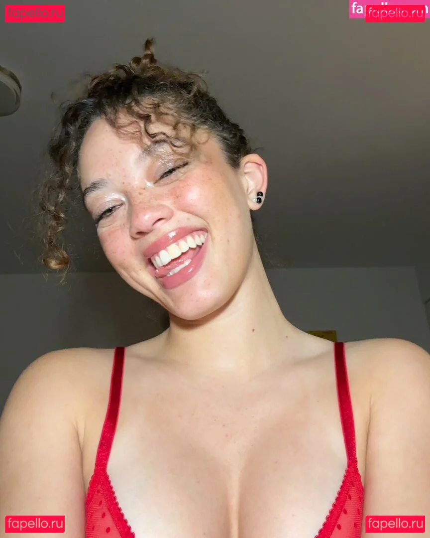 clara.west Onlyfans Photo Gallery 