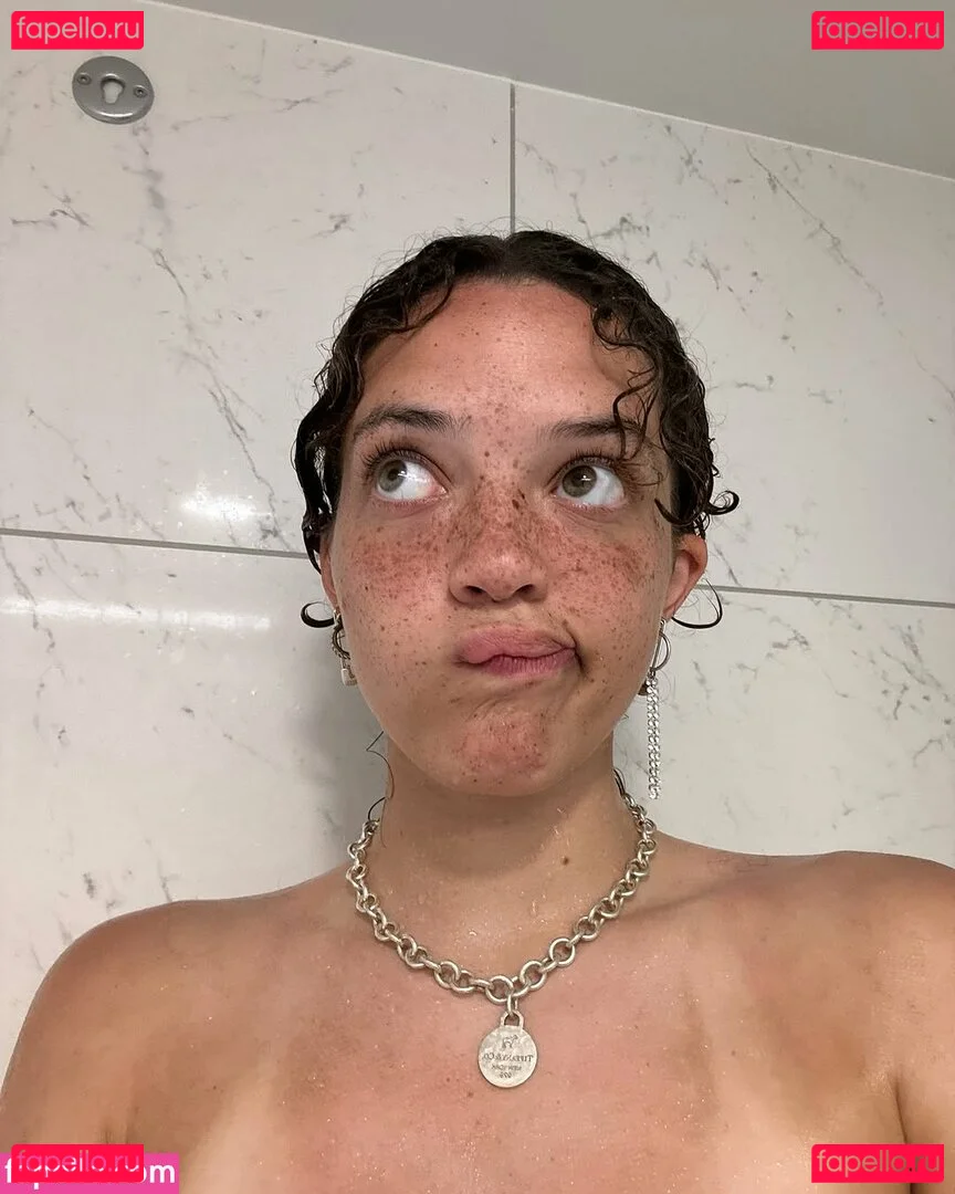 clara.west Onlyfans Photo Gallery 