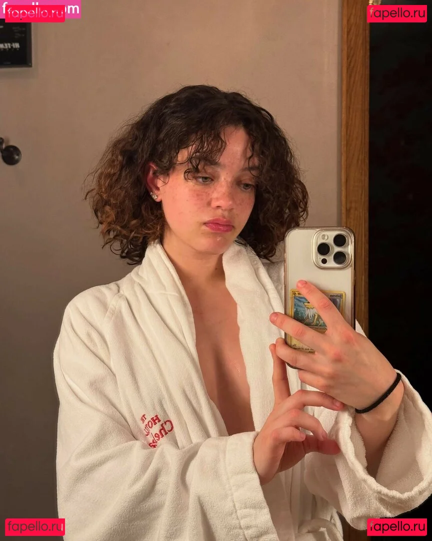 clara.west Onlyfans Photo Gallery 