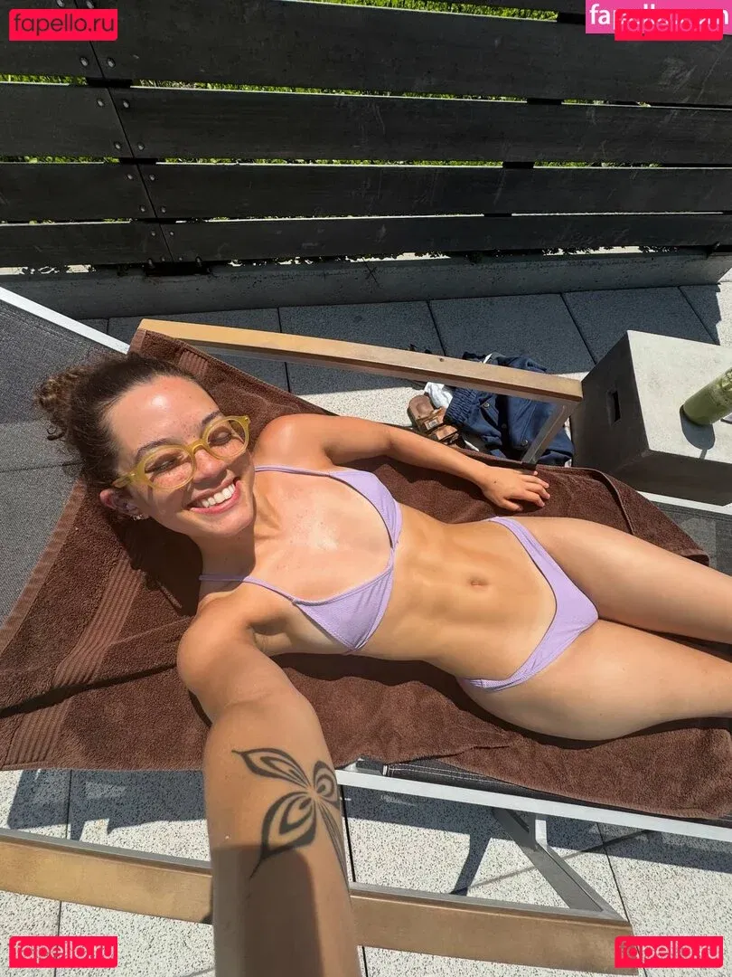 clara.west Onlyfans Photo Gallery 