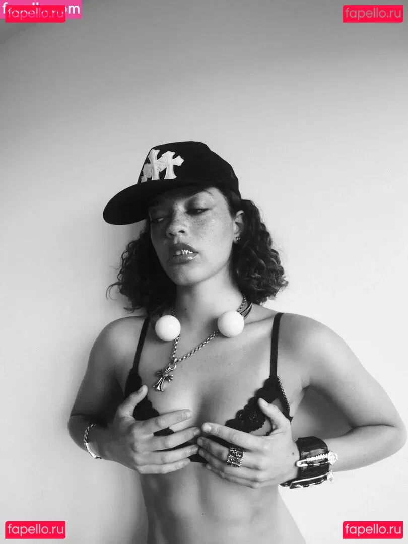 clara.west Onlyfans Photo Gallery 