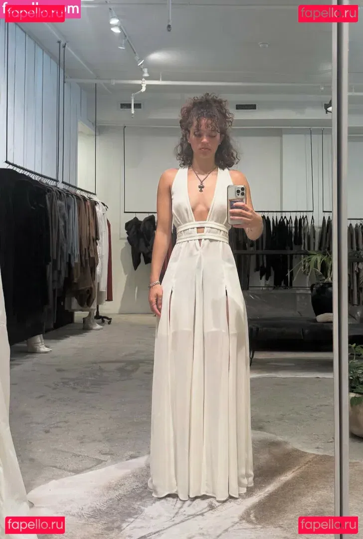 clara.west Onlyfans Photo Gallery 