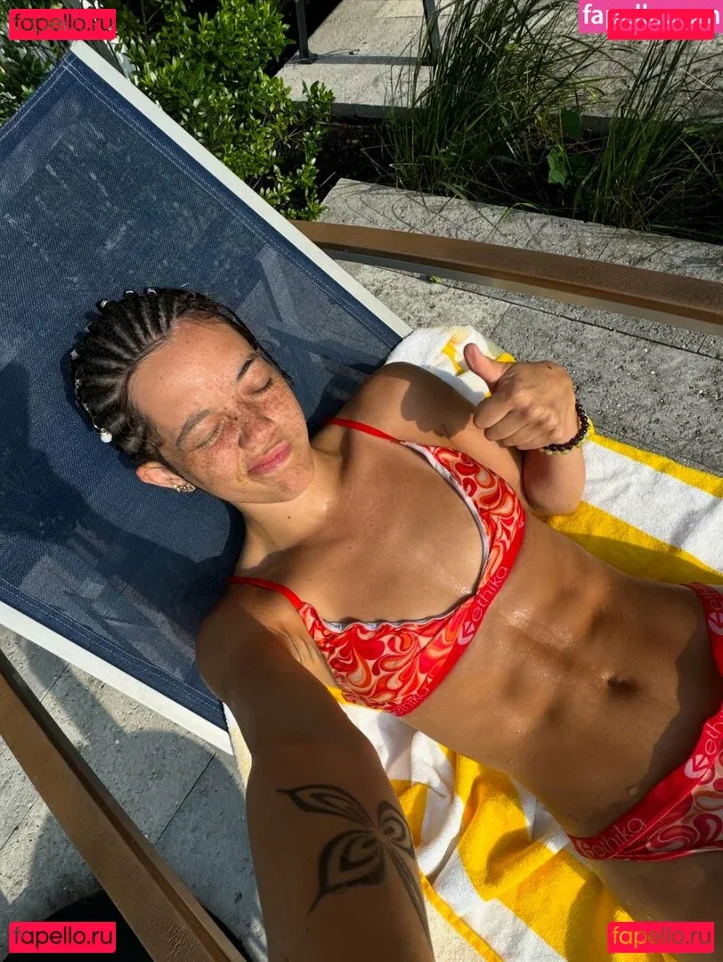 clara.west Onlyfans Photo Gallery 