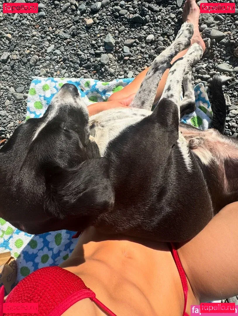 clara.west Onlyfans Photo Gallery 