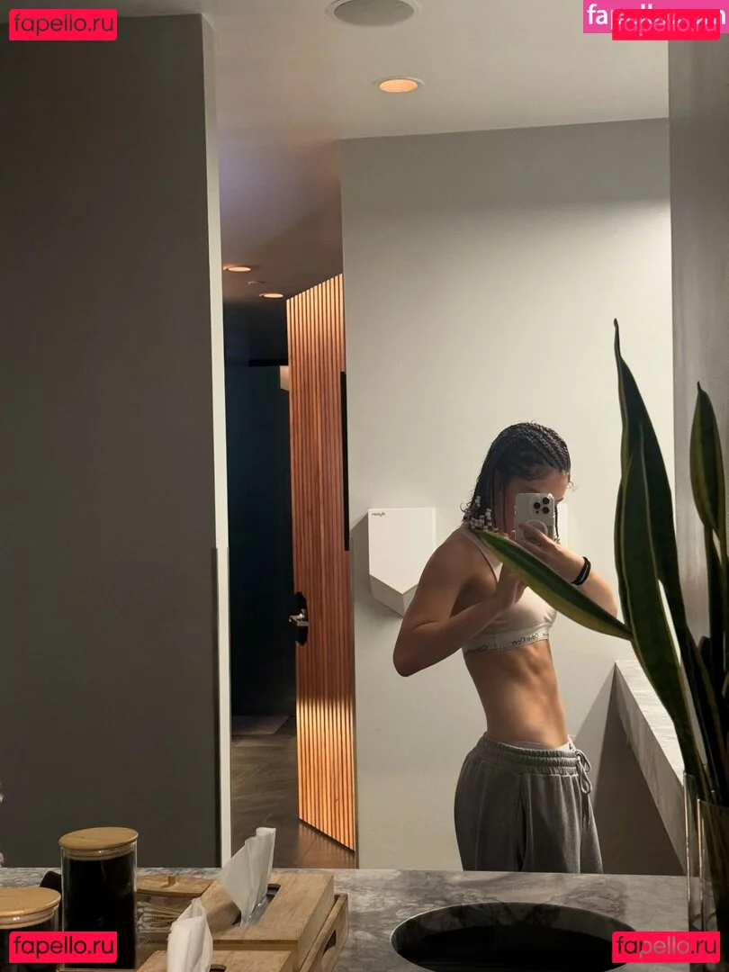 clara.west Onlyfans Photo Gallery 