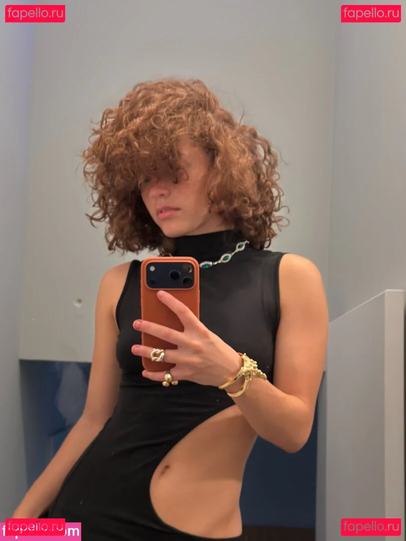 clara.west Onlyfans Photo Gallery 