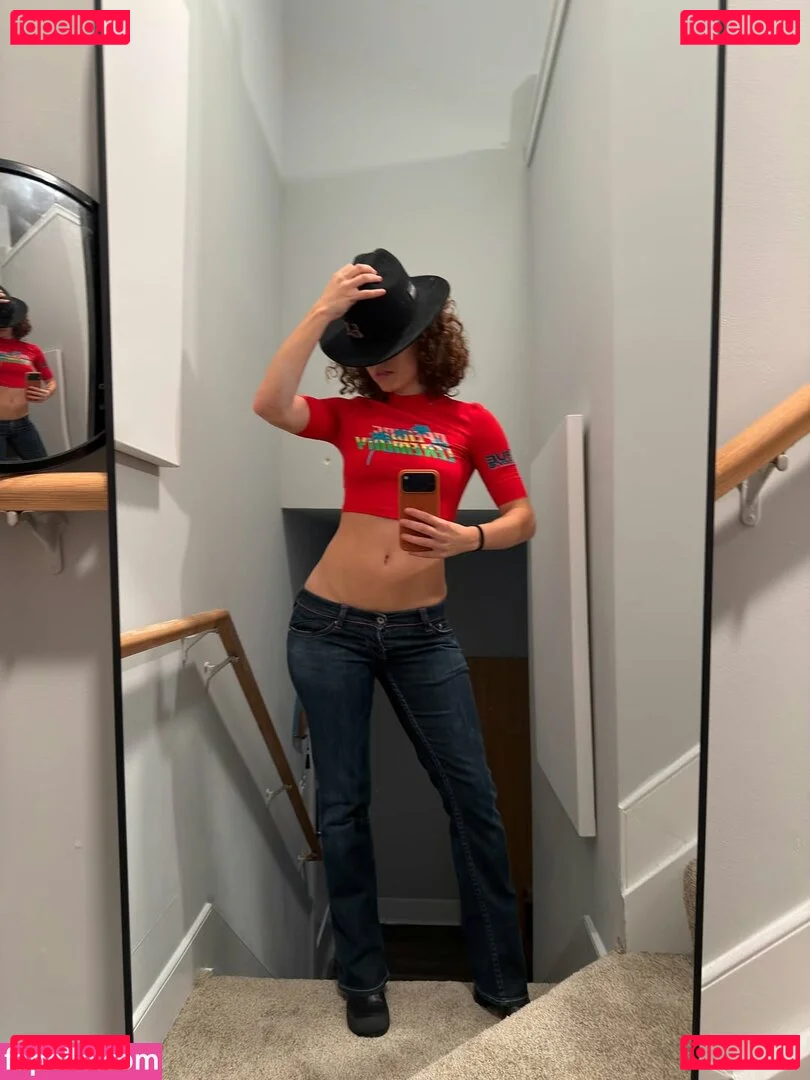 clara.west Onlyfans Photo Gallery 