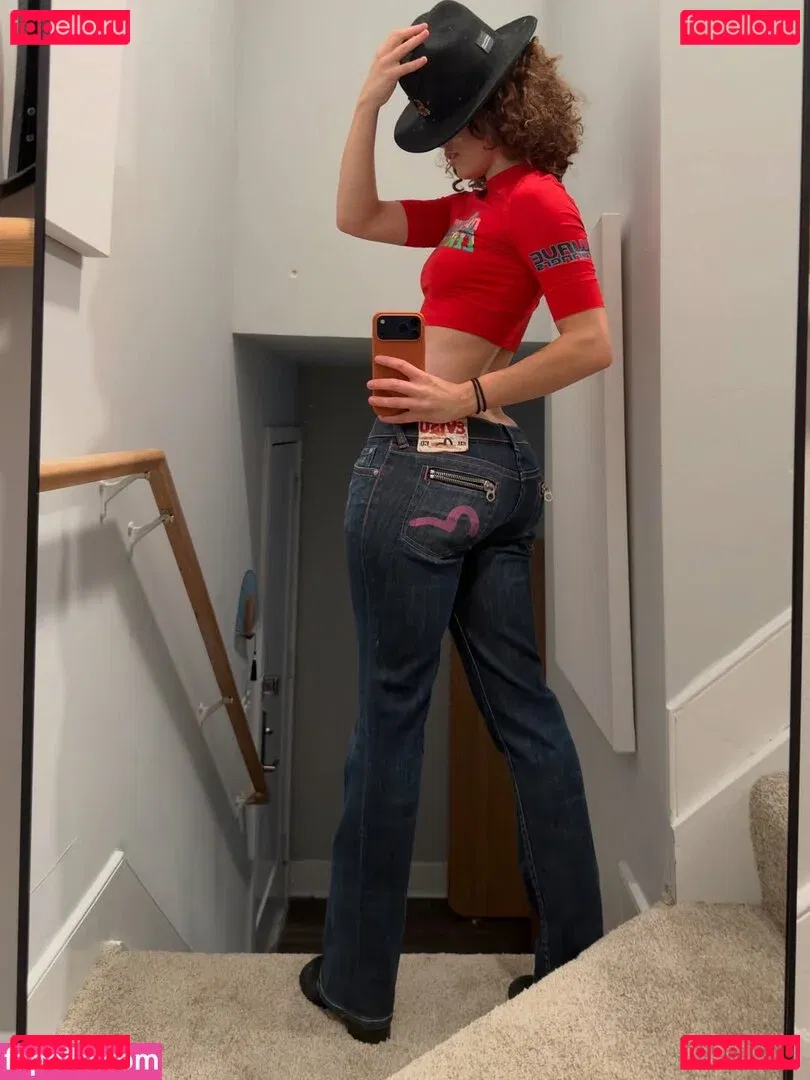 clara.west Onlyfans Photo Gallery 