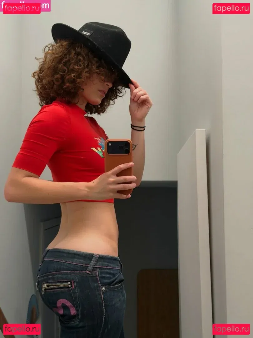 clara.west Onlyfans Photo Gallery 