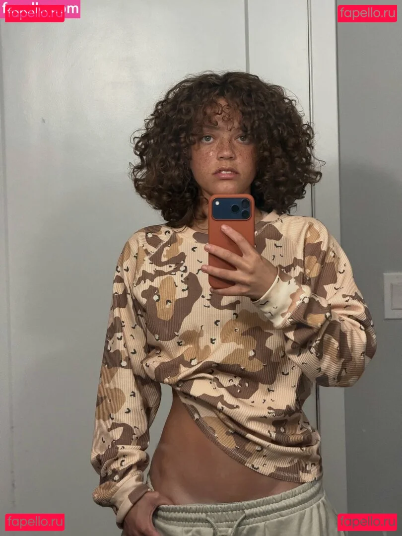 clara.west Onlyfans Photo Gallery 