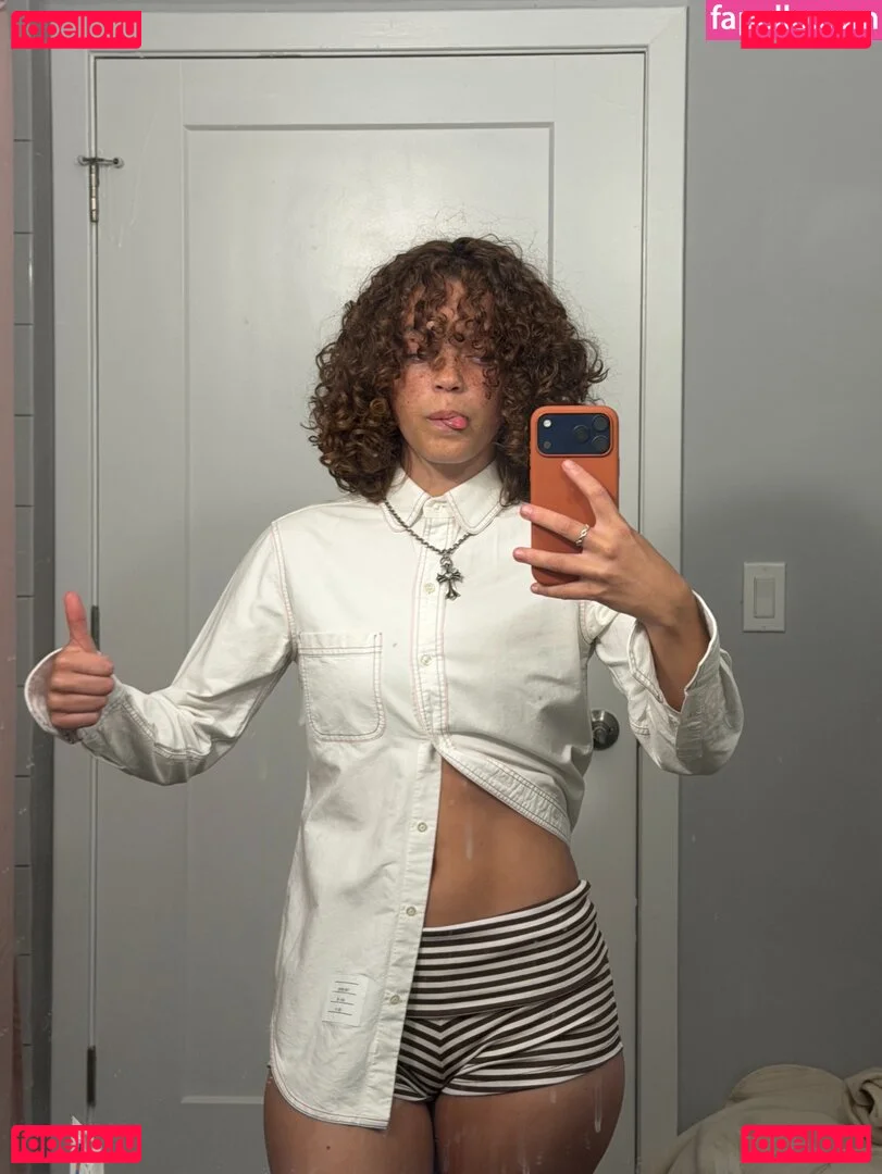 clara.west Onlyfans Photo Gallery 