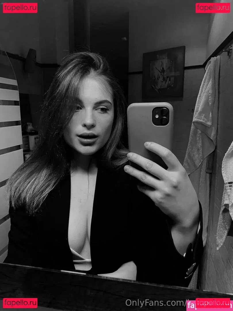 laura22777 Onlyfans Photo Gallery 