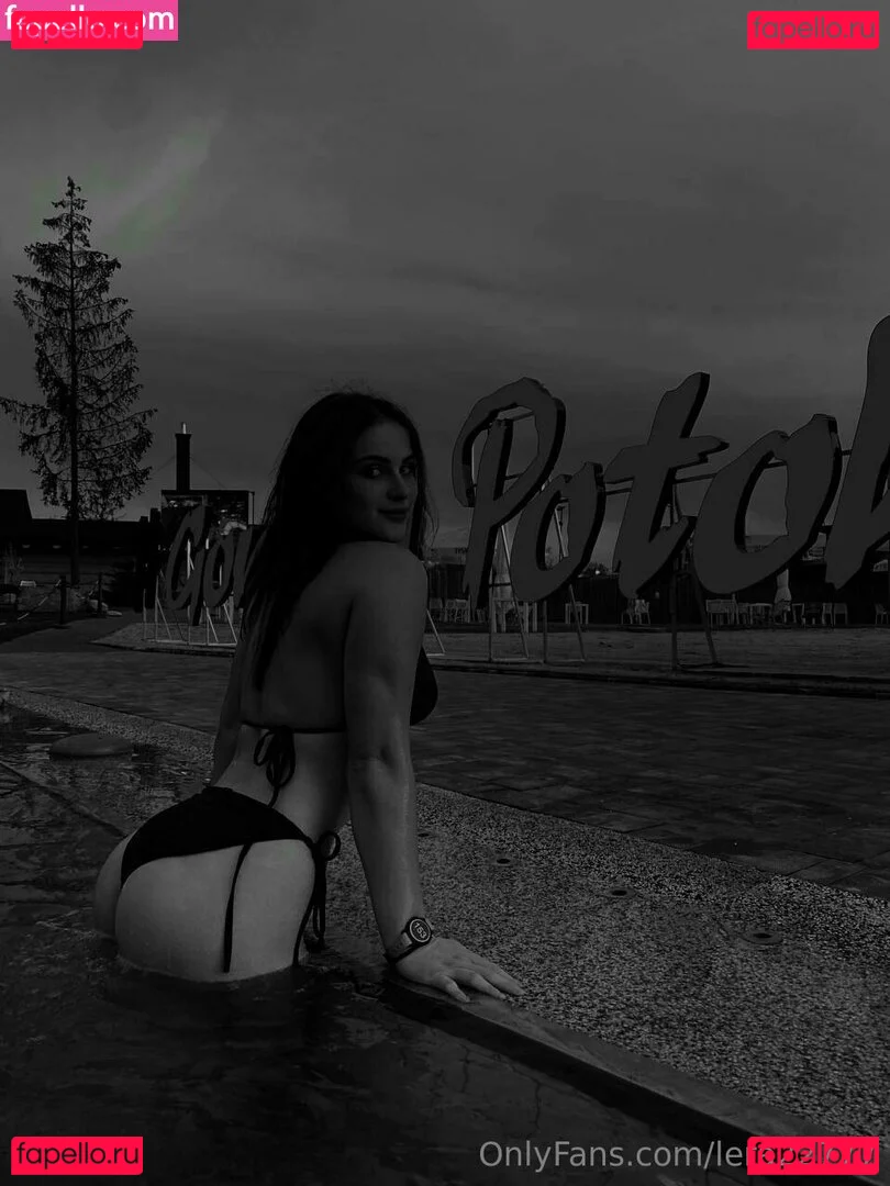 laura22777 Onlyfans Photo Gallery 