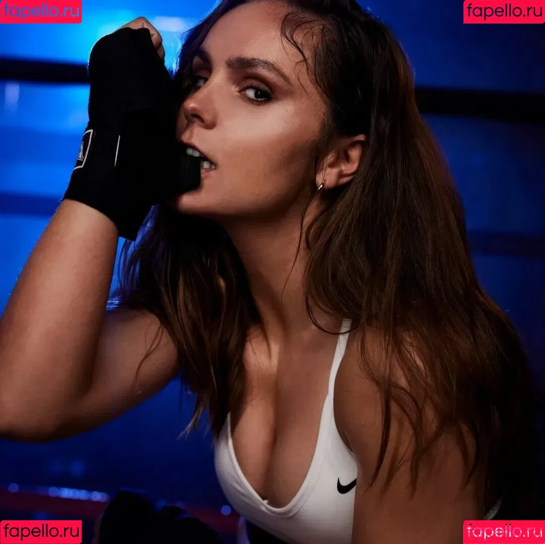 Female Football Onlyfans Photo Gallery 