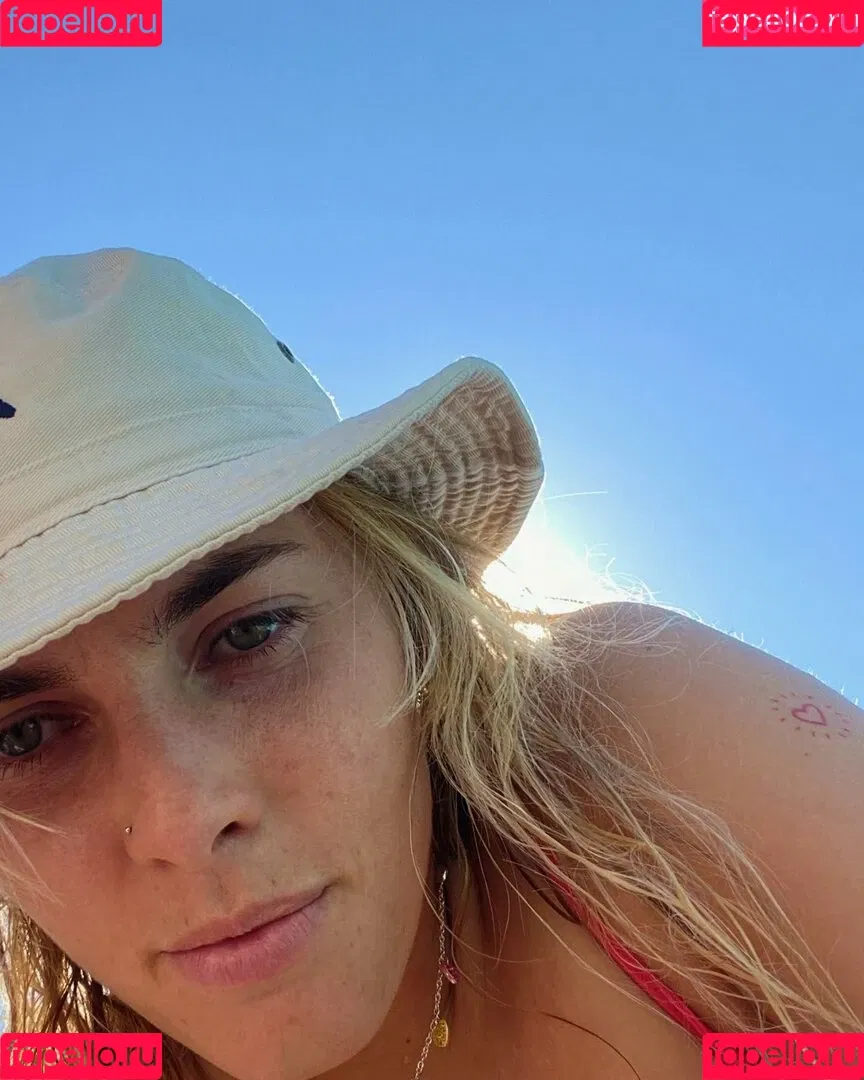 Female Football Onlyfans Photo Gallery 