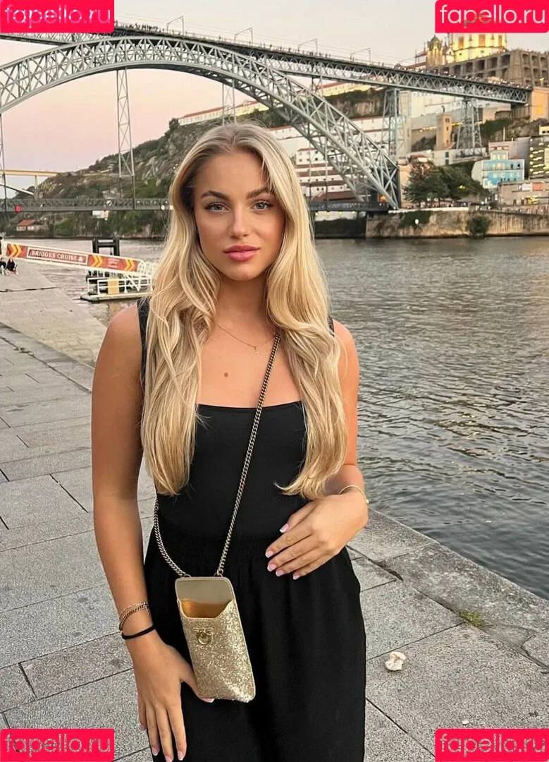 Female Football Onlyfans Photo Gallery 