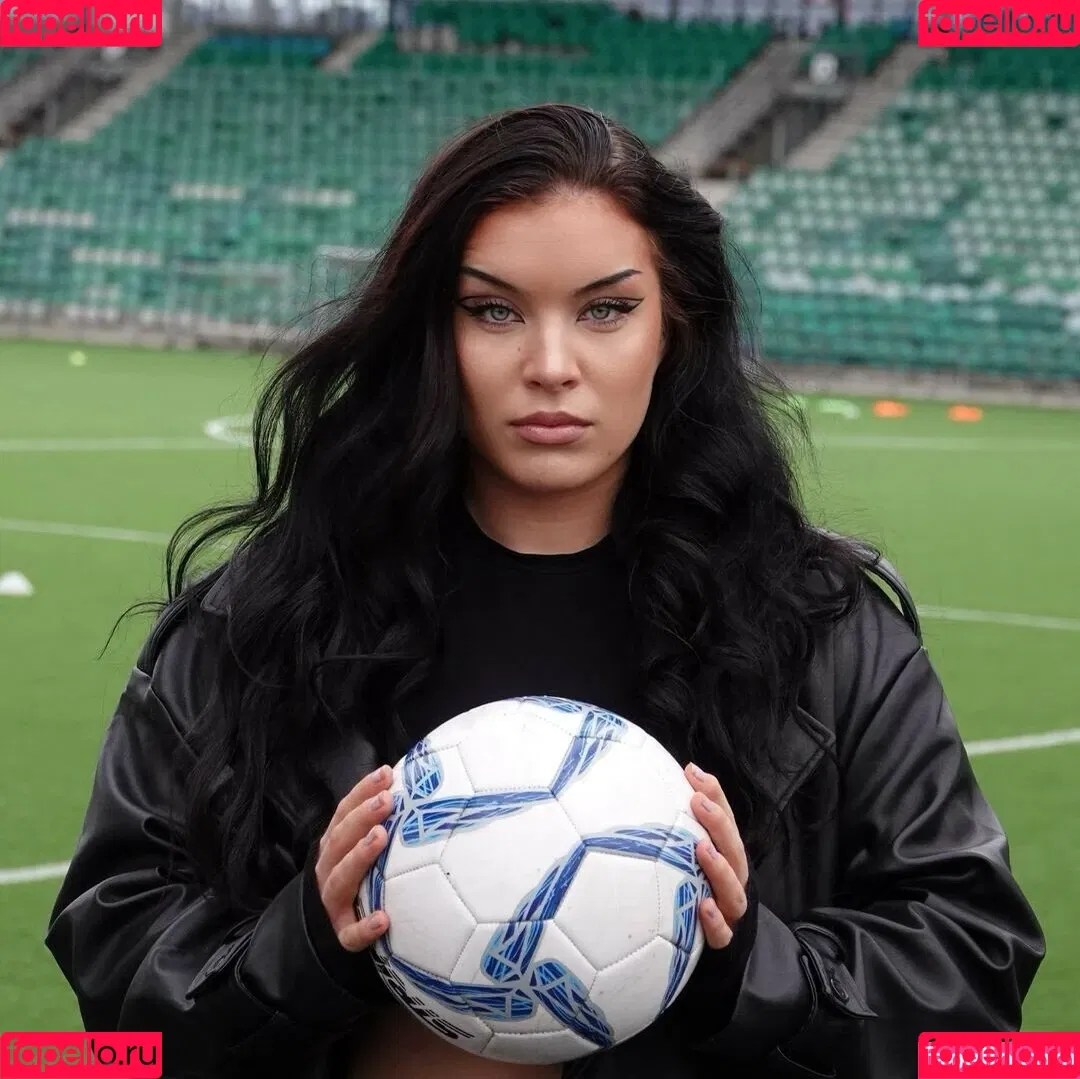 Female Football Onlyfans Photo Gallery 