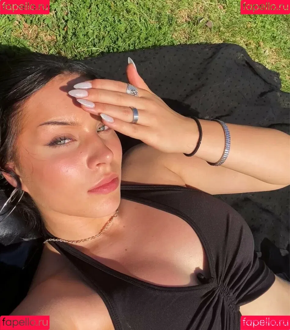 Female Football Onlyfans Photo Gallery 