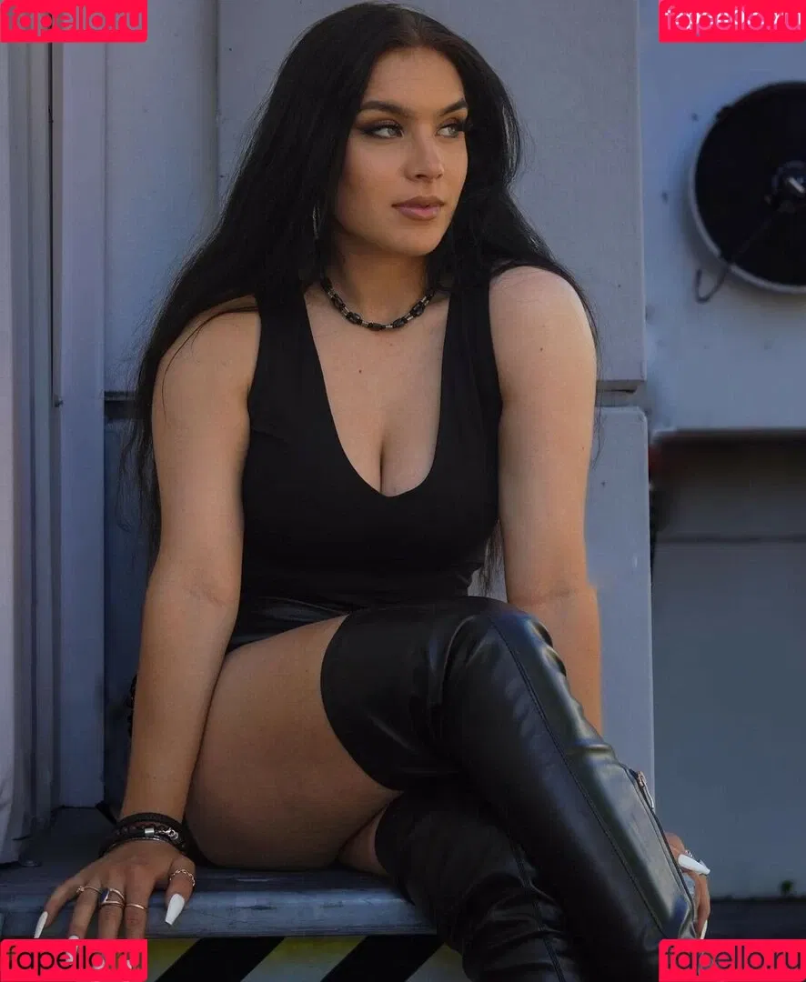Female Football Onlyfans Photo Gallery 