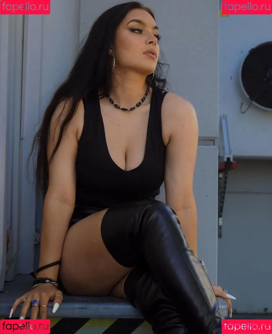 Female Football Onlyfans Photo Gallery 
