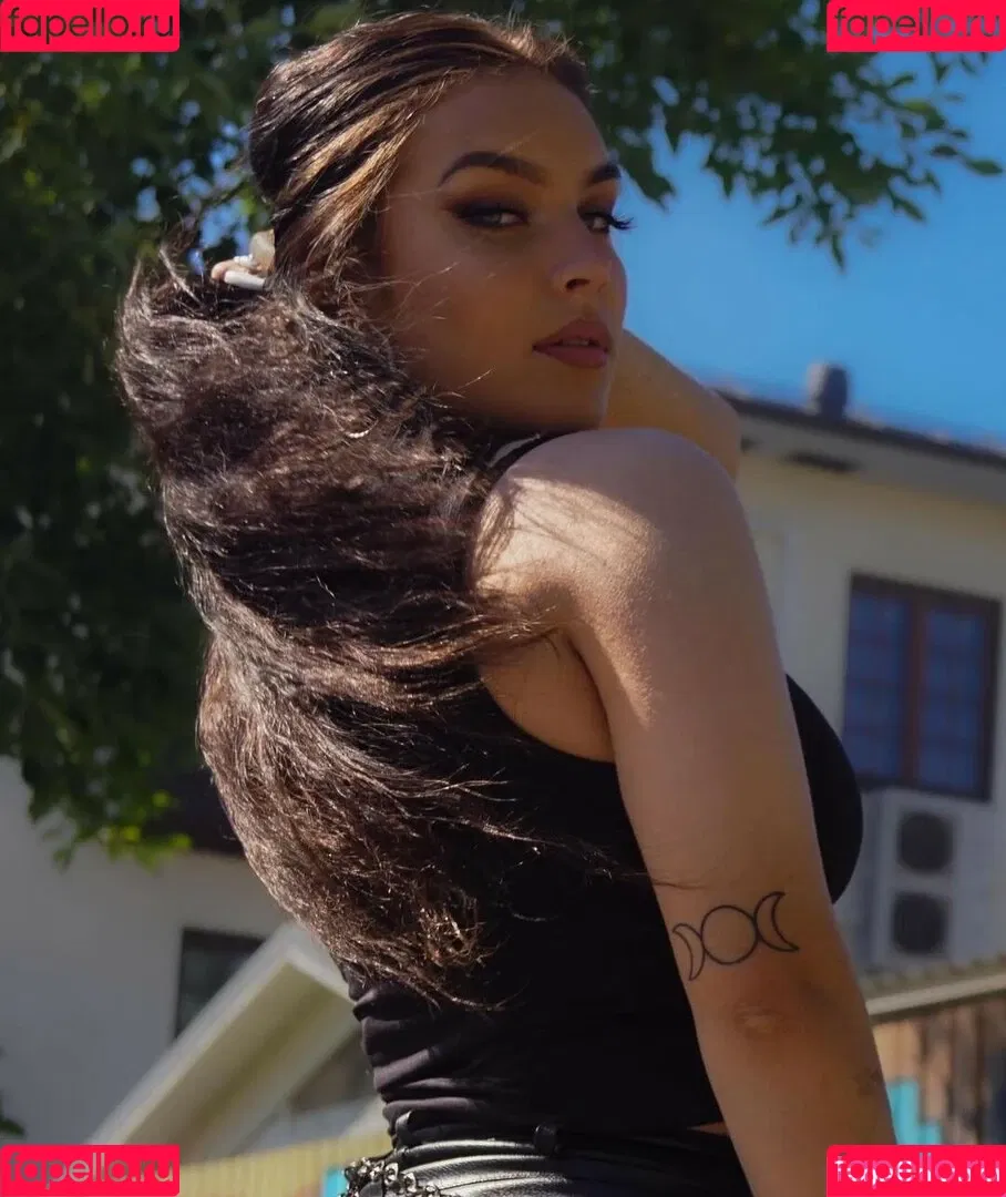 Female Football Onlyfans Photo Gallery 