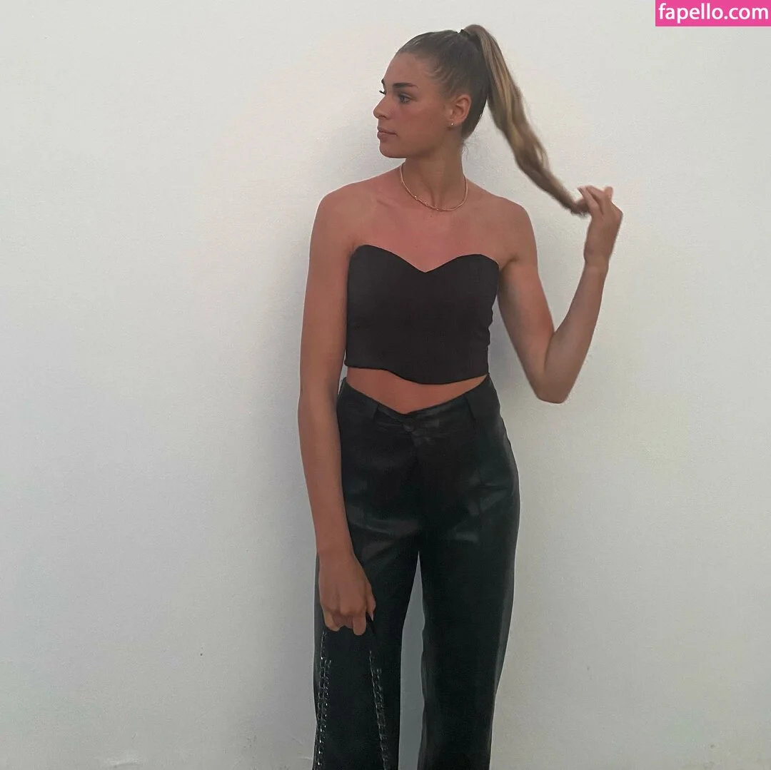 Female Football Onlyfans Photo Gallery 