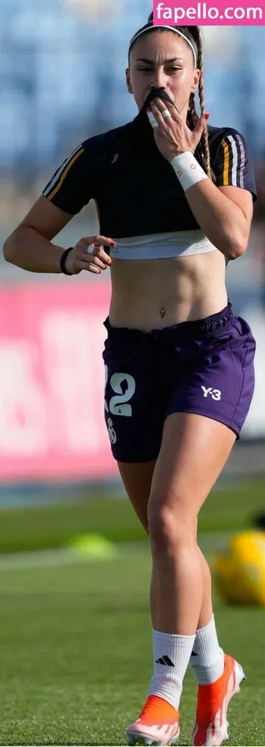Female Football Onlyfans Photo Gallery 