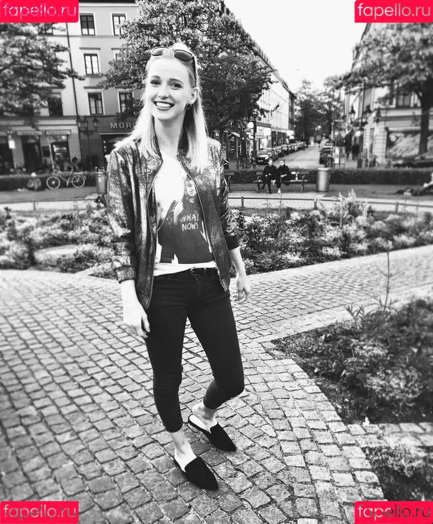 Franzi Müllers (franzi.marie) ZDF-Reporterin Sport Onlyfans Photo Gallery 