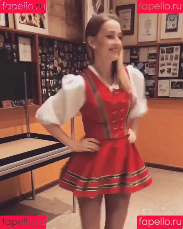 Franzi Müllers (franzi.marie) ZDF-Reporterin Sport Onlyfans Photo Gallery 