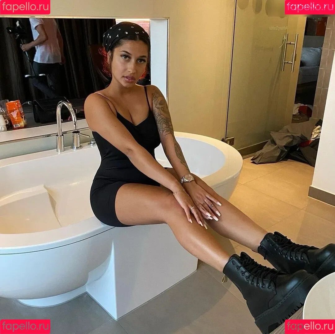 Melisa Toprakci Onlyfans Photo Gallery 