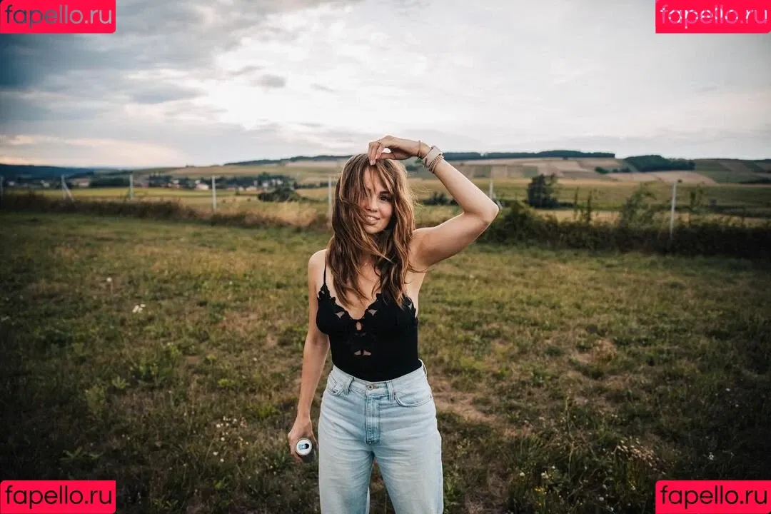 Debby Ryan Onlyfans Photo Gallery 
