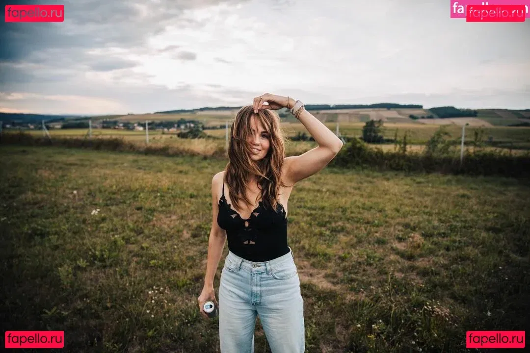 Debby Ryan Onlyfans Photo Gallery 