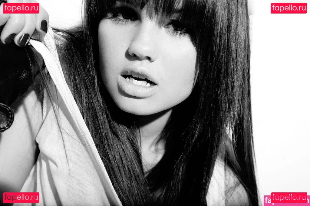 Debby Ryan Onlyfans Photo Gallery 