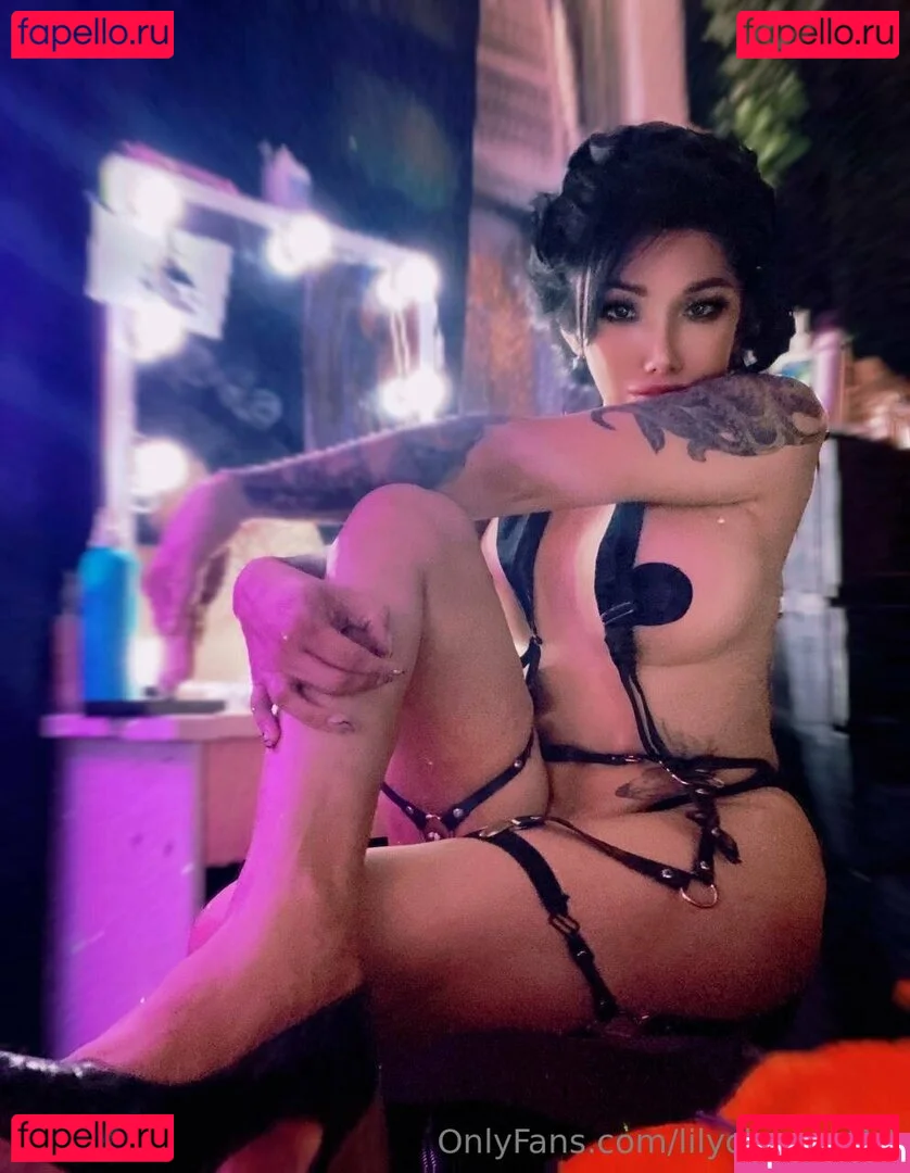 lilychannel18 Onlyfans Photo Gallery 