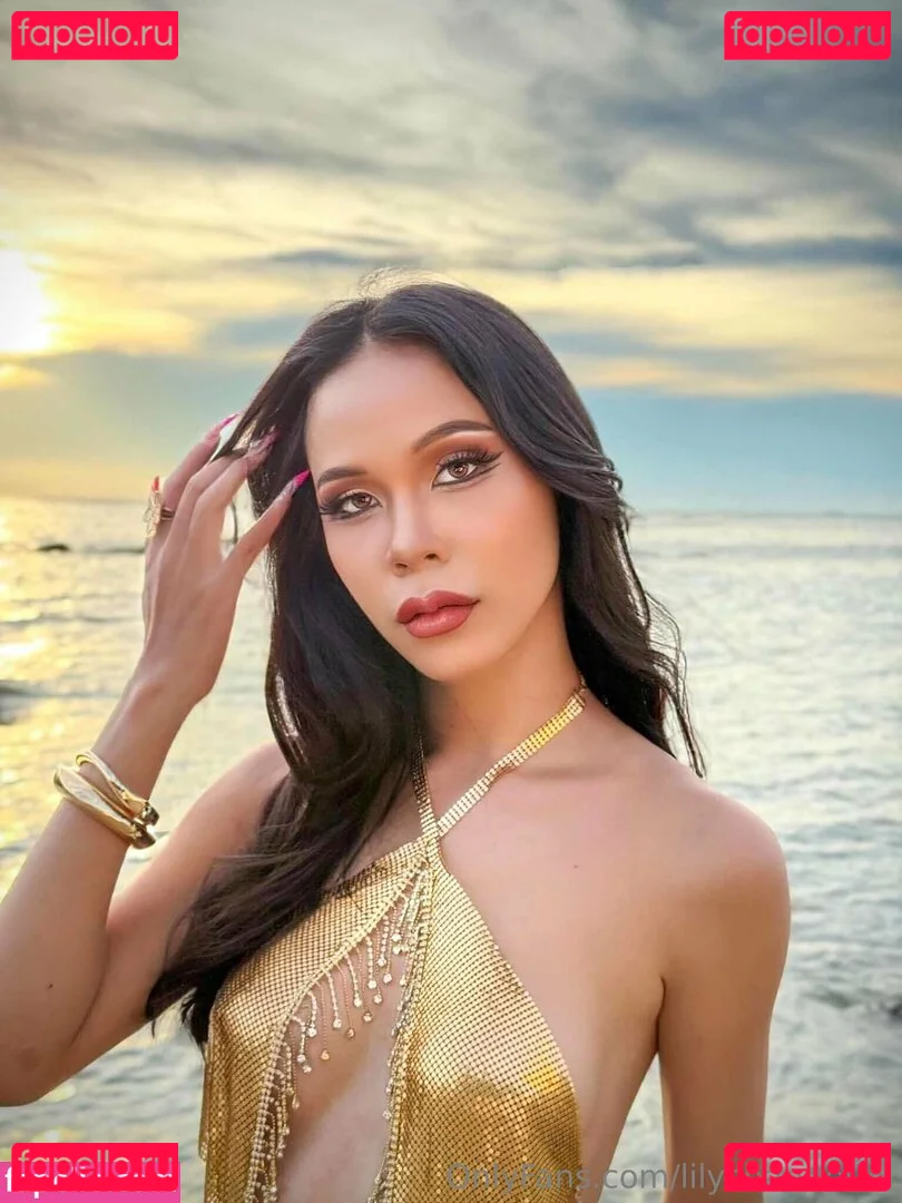 lilychannel18 Onlyfans Photo Gallery 