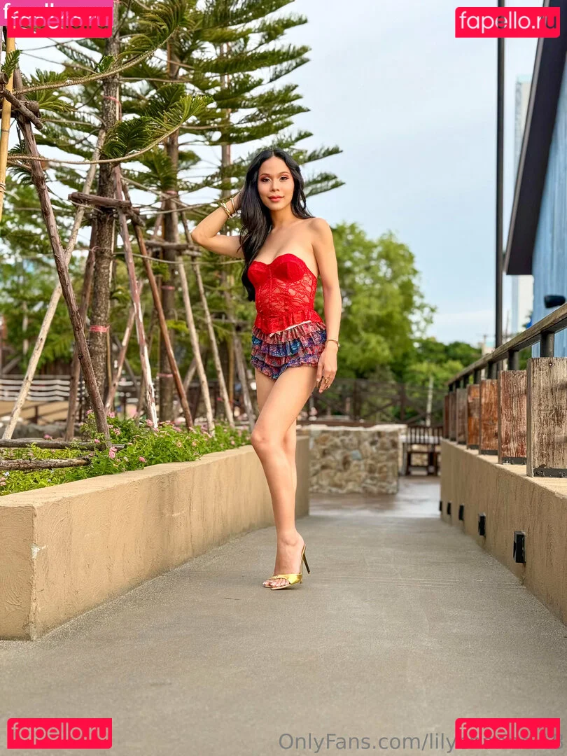 lilychannel18 Onlyfans Photo Gallery 