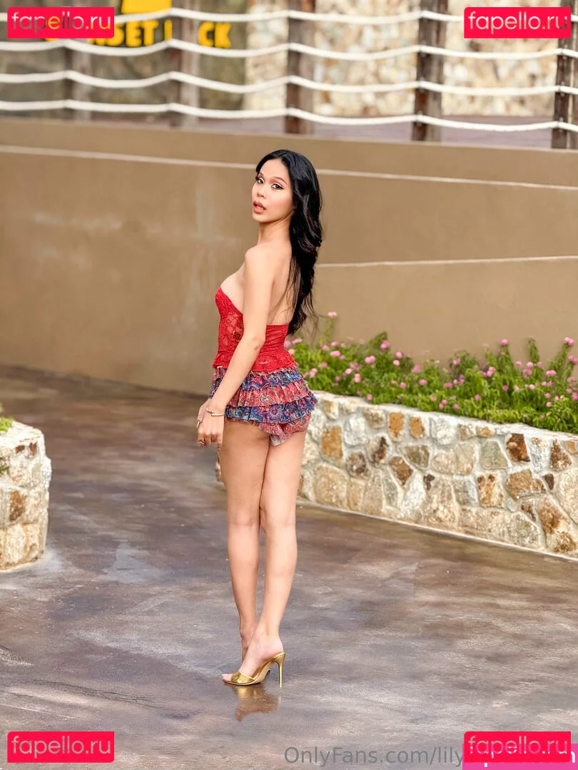 lilychannel18 Onlyfans Photo Gallery 