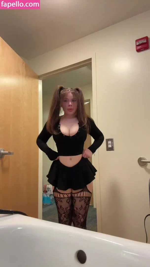 Maisie Rynn Onlyfans Photo Gallery 