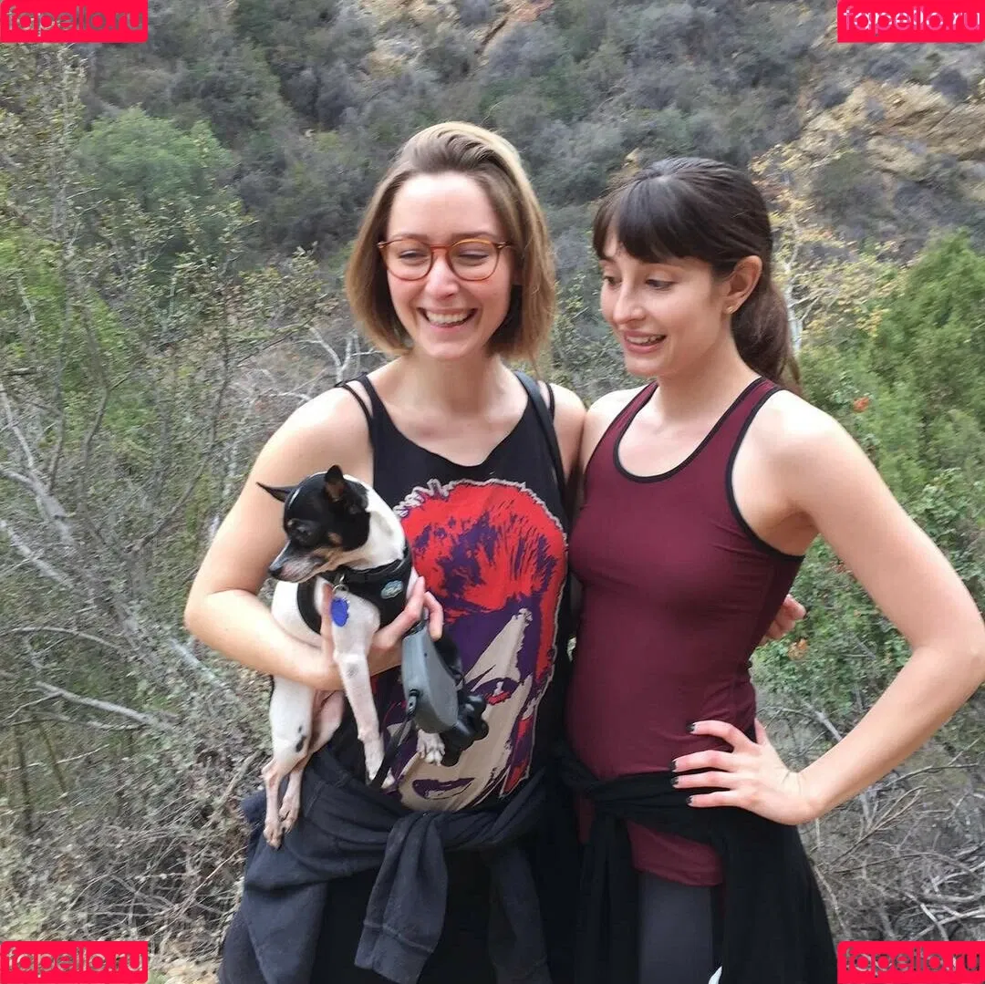 Allison Raskin Onlyfans Photo Gallery 