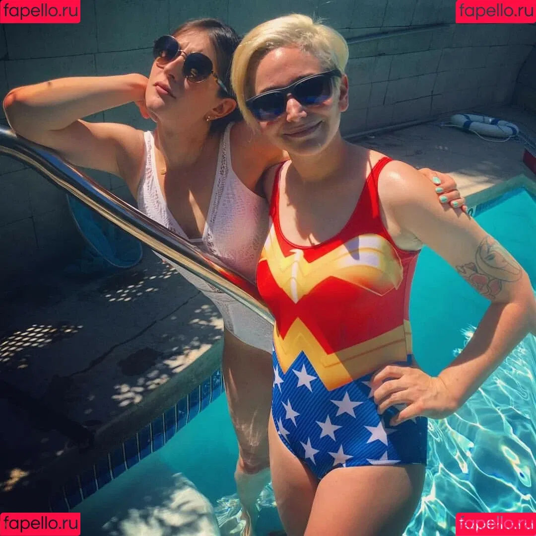 Allison Raskin Onlyfans Photo Gallery 
