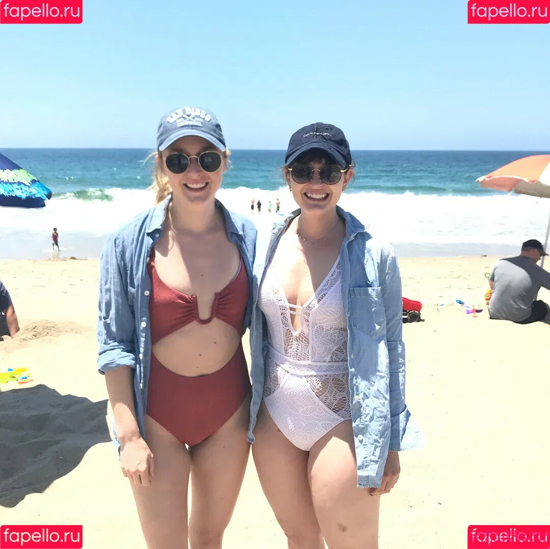 Allison Raskin Onlyfans Photo Gallery 