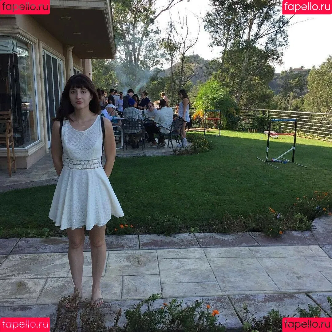 Allison Raskin Onlyfans Photo Gallery 