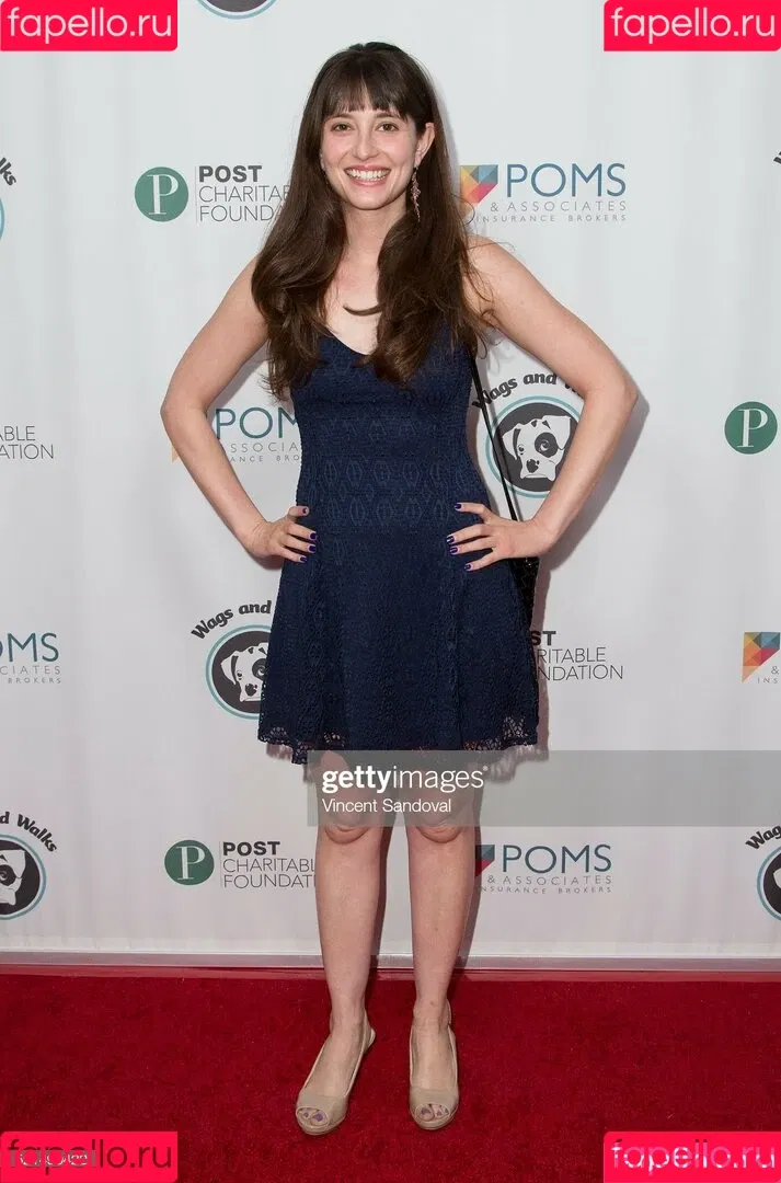 Allison Raskin Onlyfans Photo Gallery 