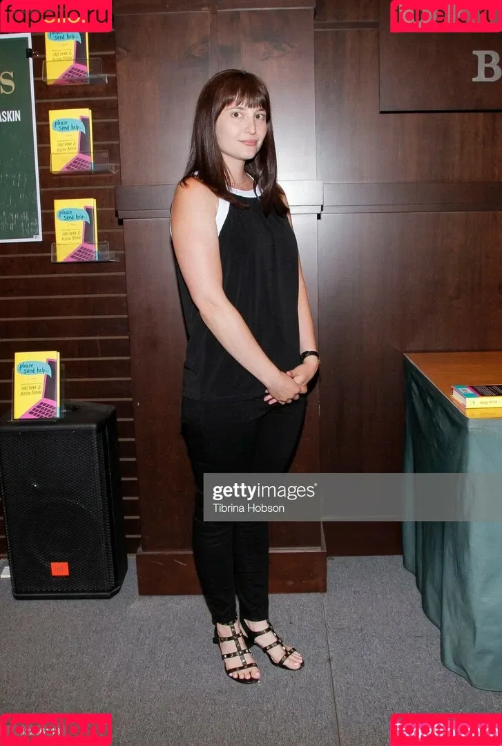 Allison Raskin Onlyfans Photo Gallery 